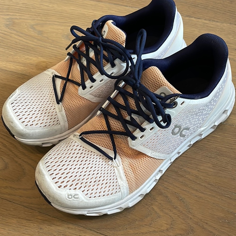 On Cloudstratus size 8 white tan / beige and navy